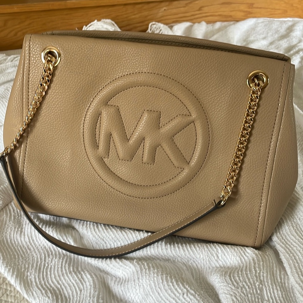 NWT Michael Kors “Brynn” shoulder bag